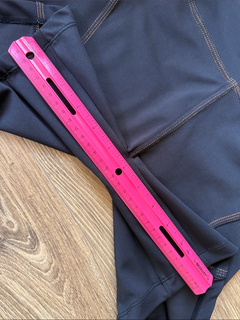 Wilo Black High-Rise Bike Shorts with Contrast Stitching - Picture 4 of 4